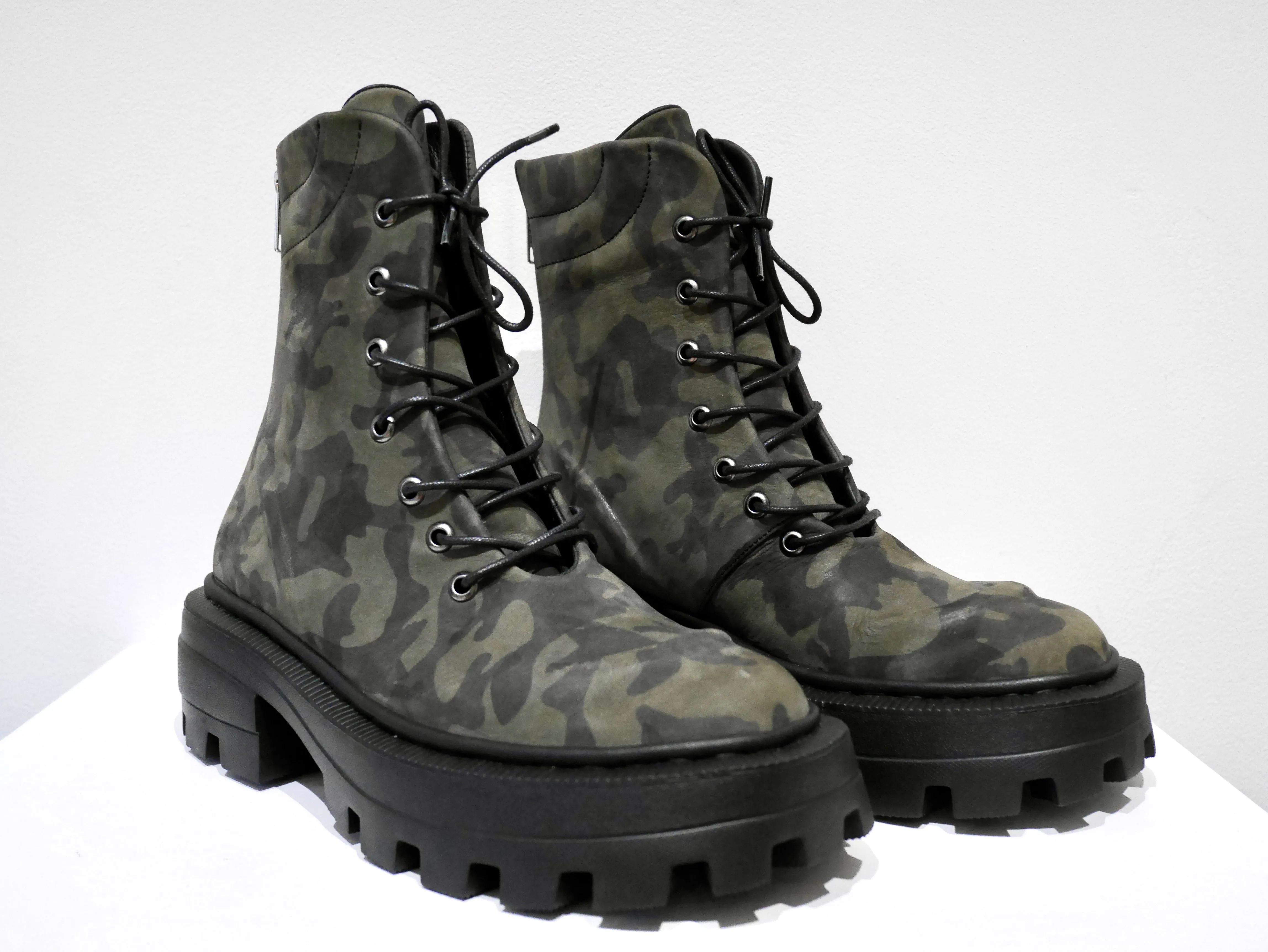Camouflage Zipped Boots
