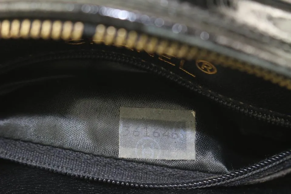 Chanel Black Quilted Patent Leather Round Tassel Clutch with Chain 823cas17