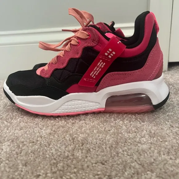EUC Jordan Basketball Shoes Size 5Y/Women’s 6.5