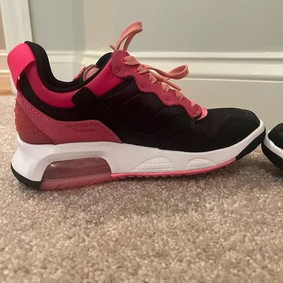 EUC Jordan Basketball Shoes Size 5Y/Women’s 6.5