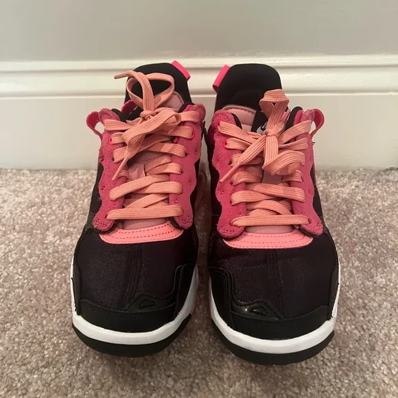 EUC Jordan Basketball Shoes Size 5Y/Women’s 6.5