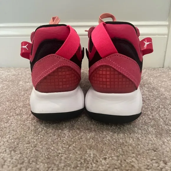 EUC Jordan Basketball Shoes Size 5Y/Women’s 6.5