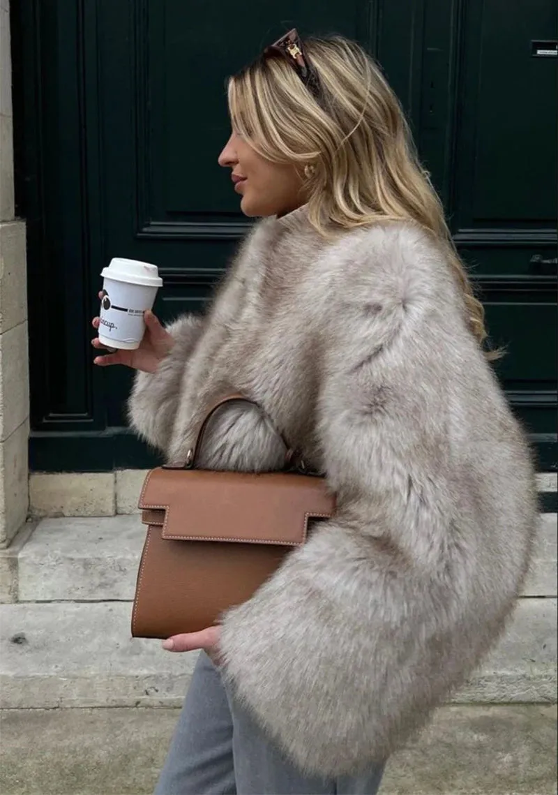 Iconic Fashion Luxury Gradient Cropped Faux Fur Coat for Women Winter Fluffy Short Fur Jacket