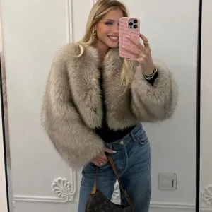 Iconic Fashion Luxury Gradient Cropped Faux Fur Coat for Women Winter Fluffy Short Fur Jacket