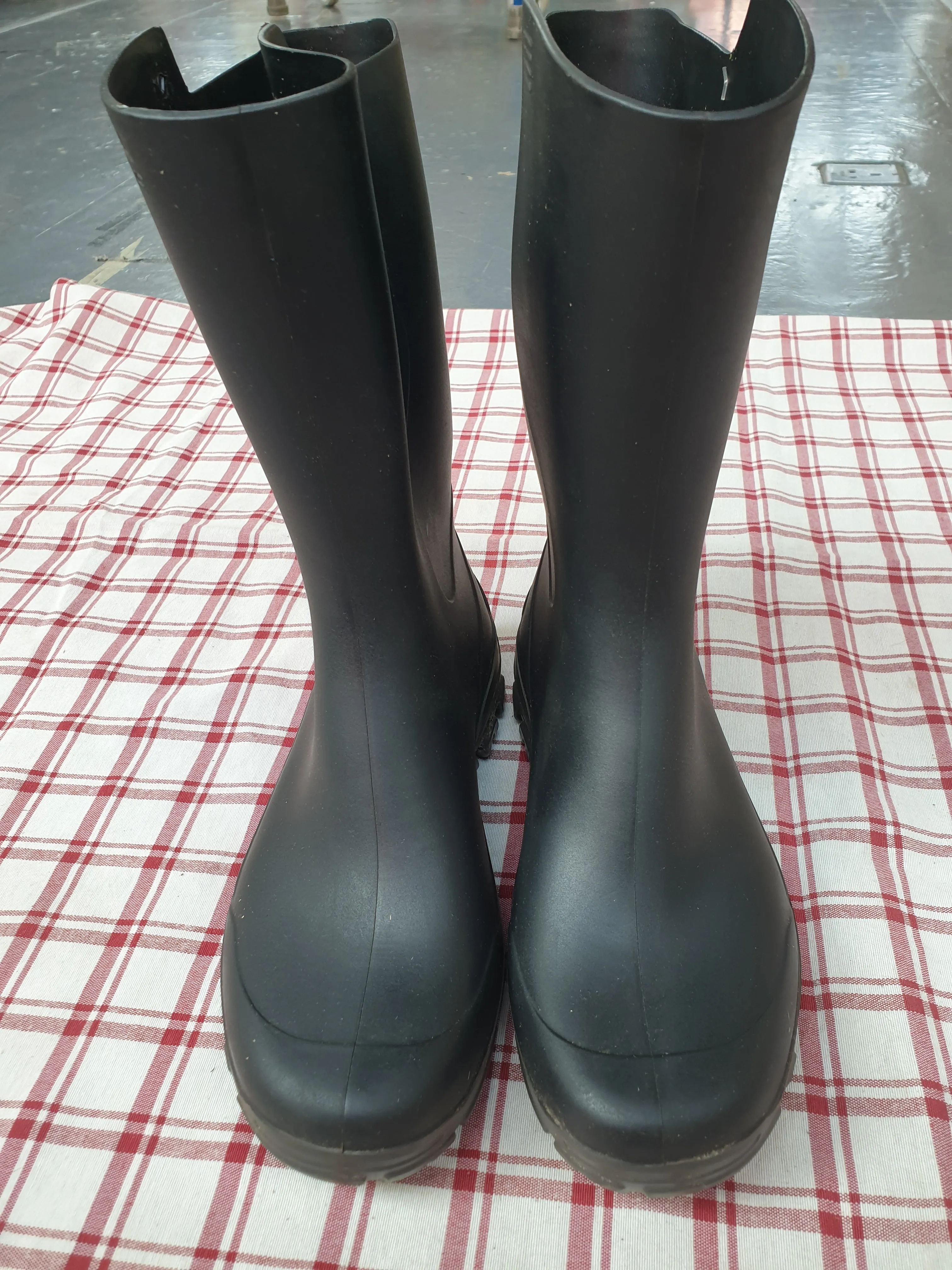 Like new solognac wellies, black, size 4/5 FREE POSTAGE  ✅