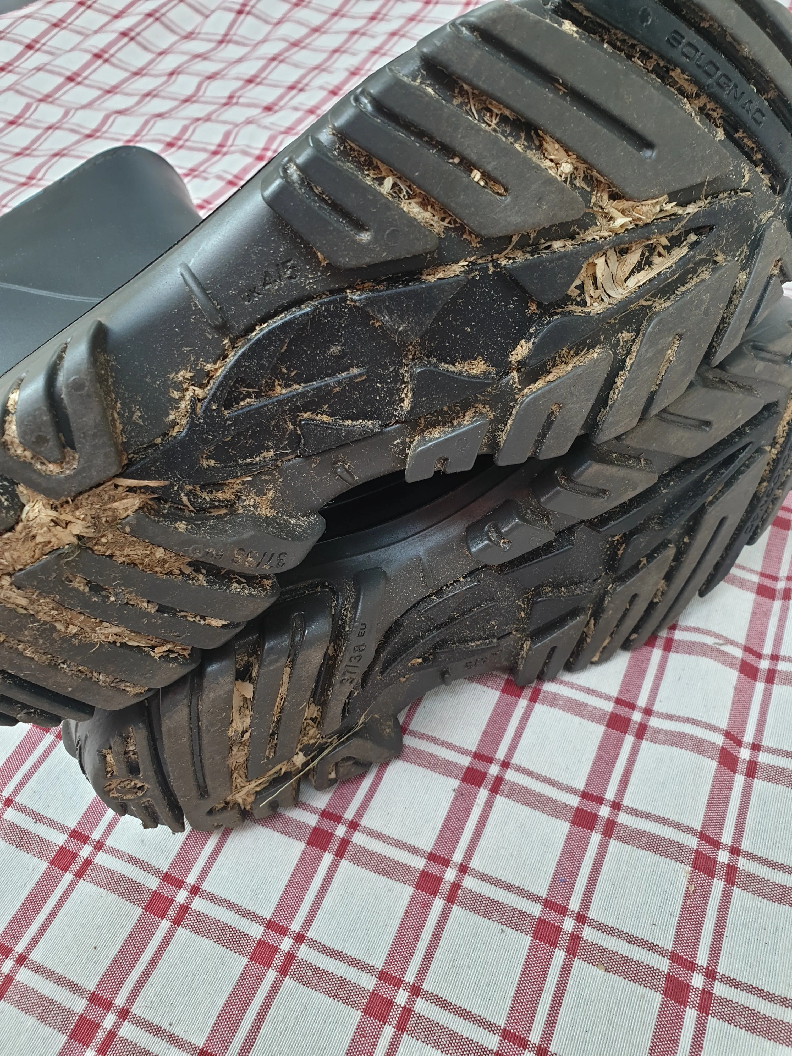 Like new solognac wellies, black, size 4/5 FREE POSTAGE  ✅