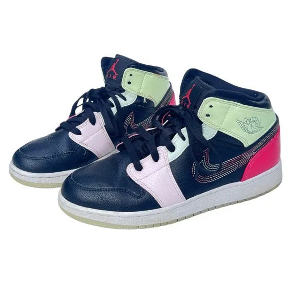 NIKE air Jordan  boys 6Y high top sneakers shoes GLOW in the dark