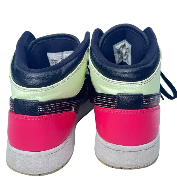 NIKE air Jordan  boys 6Y high top sneakers shoes GLOW in the dark