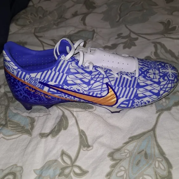 Nike AirZoom CR7 Mercurial baseball cleats in a men's size 9. Pre-loved