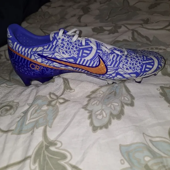 Nike AirZoom CR7 Mercurial baseball cleats in a men's size 9. Pre-loved