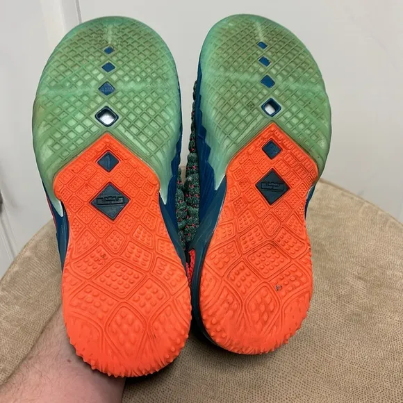 Nike LeBron 18 We Are Family CW2760-300