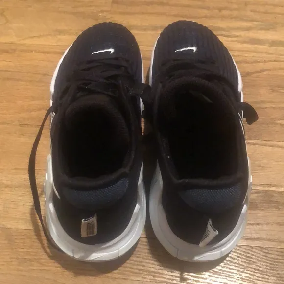 Nike Lebron James Witness Unisex Basketball Shoes Black/White Size 5 Youth