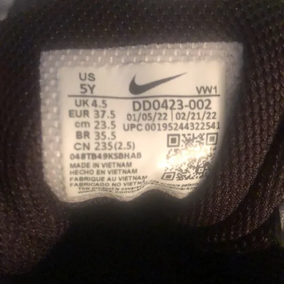 Nike Lebron James Witness Unisex Basketball Shoes Black/White Size 5 Youth
