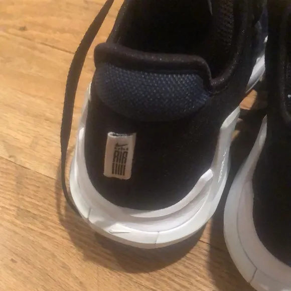 Nike Lebron James Witness Unisex Basketball Shoes Black/White Size 5 Youth