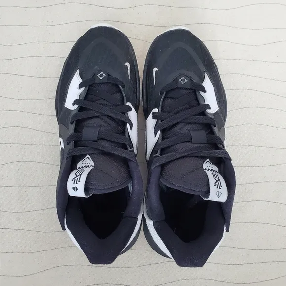 Nike Mens Kyrie 5 Low TB Black White Basketball Sneaker Shoes DO9617-002 Sz 5.5