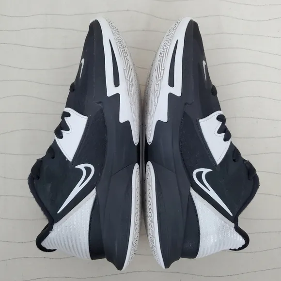 Nike Mens Kyrie 5 Low TB Black White Basketball Sneaker Shoes DO9617-002 Sz 5.5