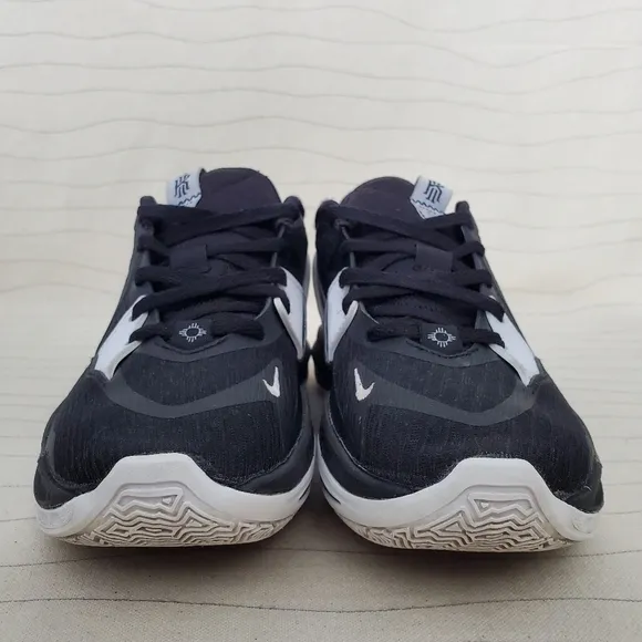 Nike Mens Kyrie 5 Low TB Black White Basketball Sneaker Shoes DO9617-002 Sz 5.5