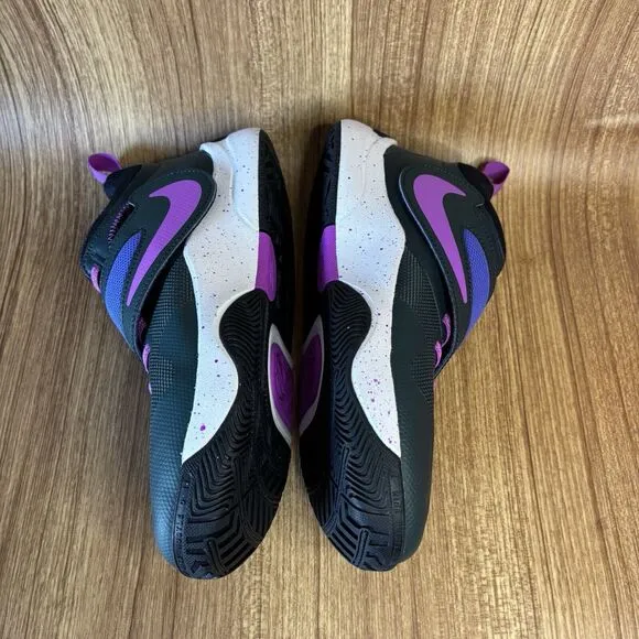 Nike Team Hustle D11 Basketball Shoes Sneakers Deep Jungle/Fuchsia Dream Sz 7 Y