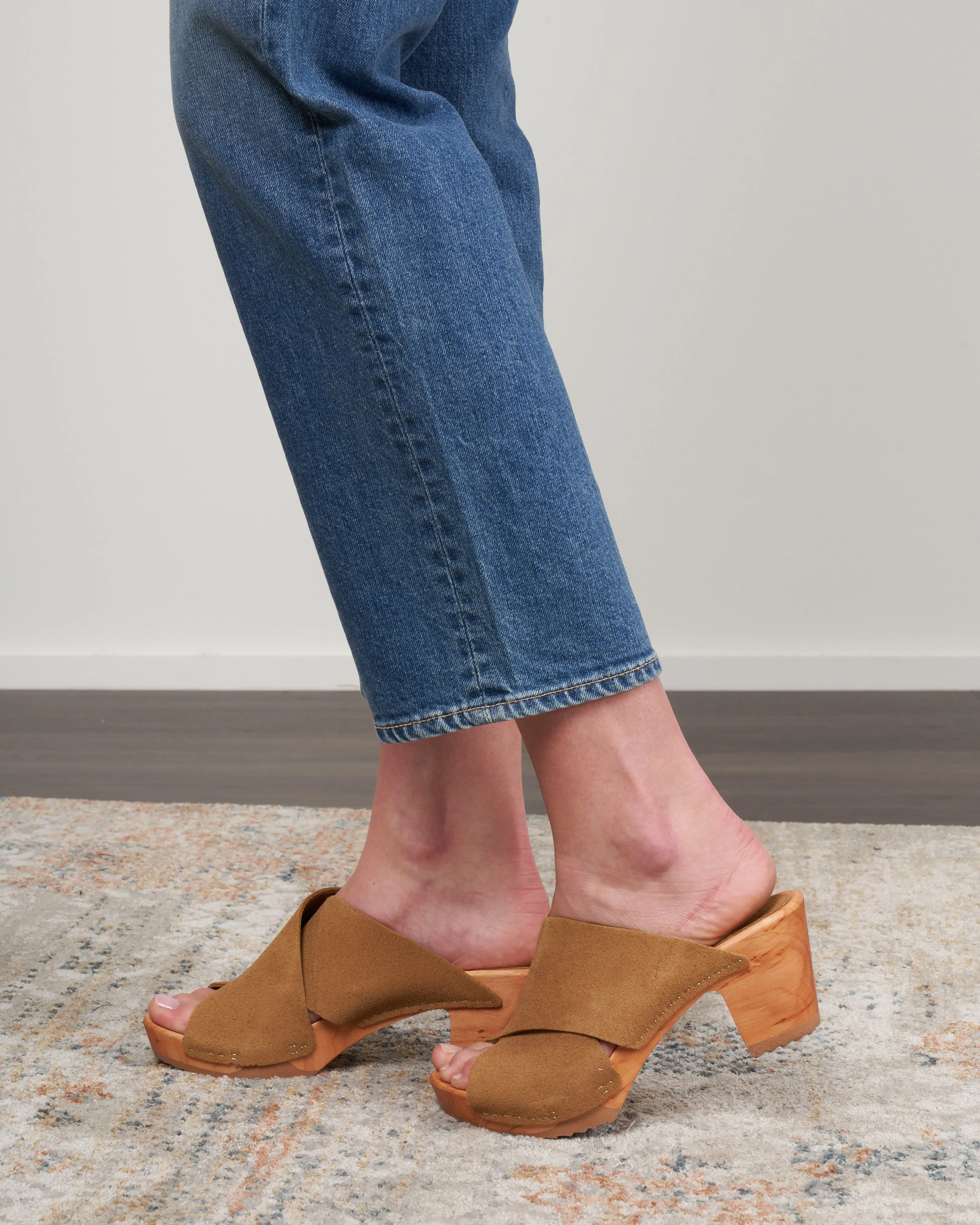 rita crisscross clog - tan nubuck