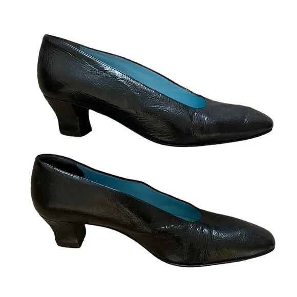 Thierry Rabotin Italian Black Textured Leather Luxury Low Heel Pumps EUC