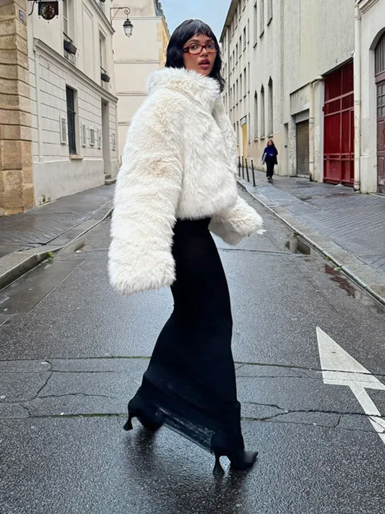 Winter Luxe Faux Fur Short Coat – Effortless Elegance Cozy Warmth