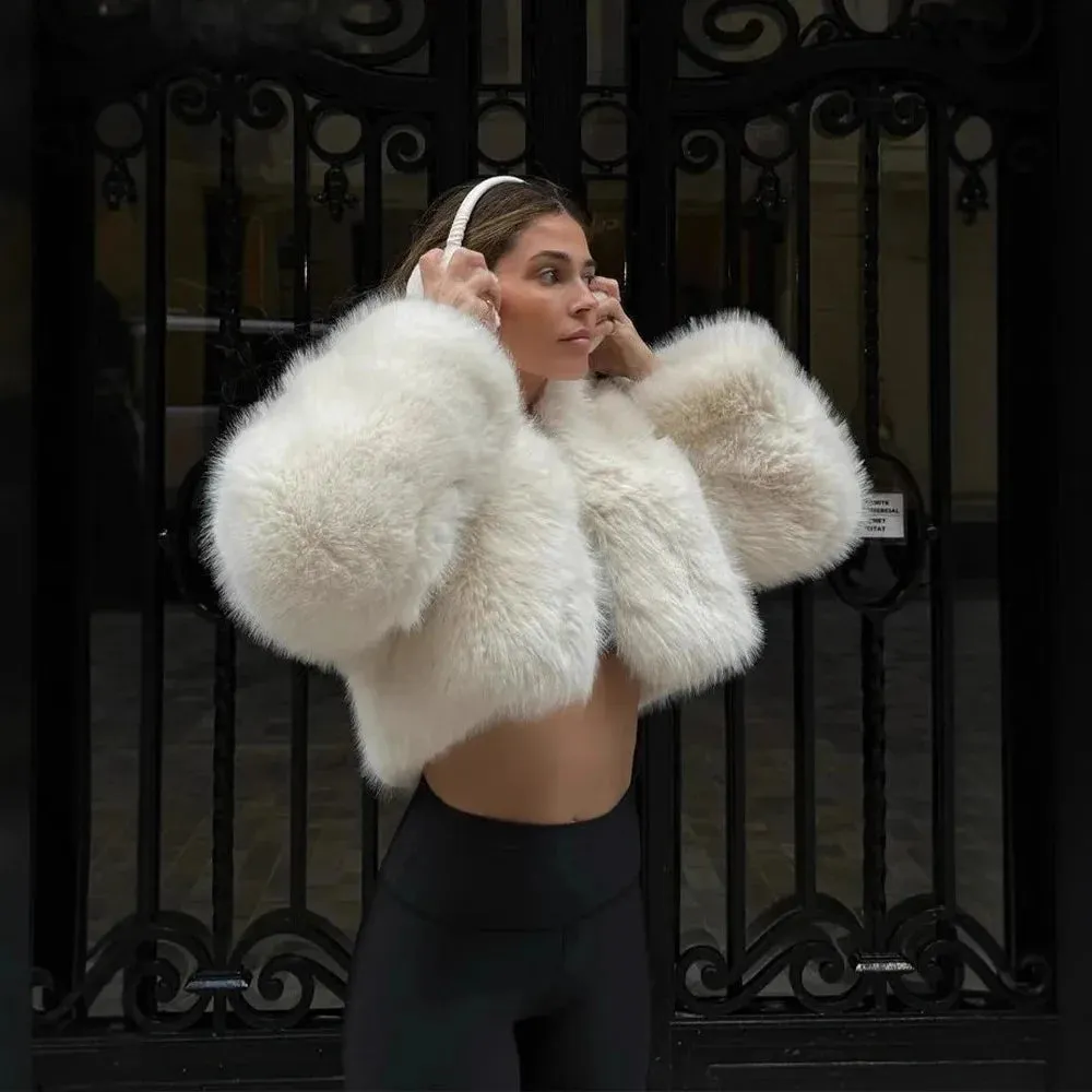 Winter Luxe Faux Fur Short Coat – Effortless Elegance Cozy Warmth